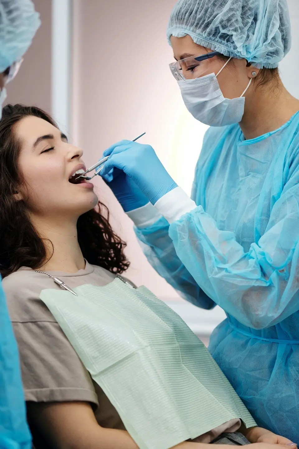 What is the Difference Between a General Dentist and a Cosmetic Dentist